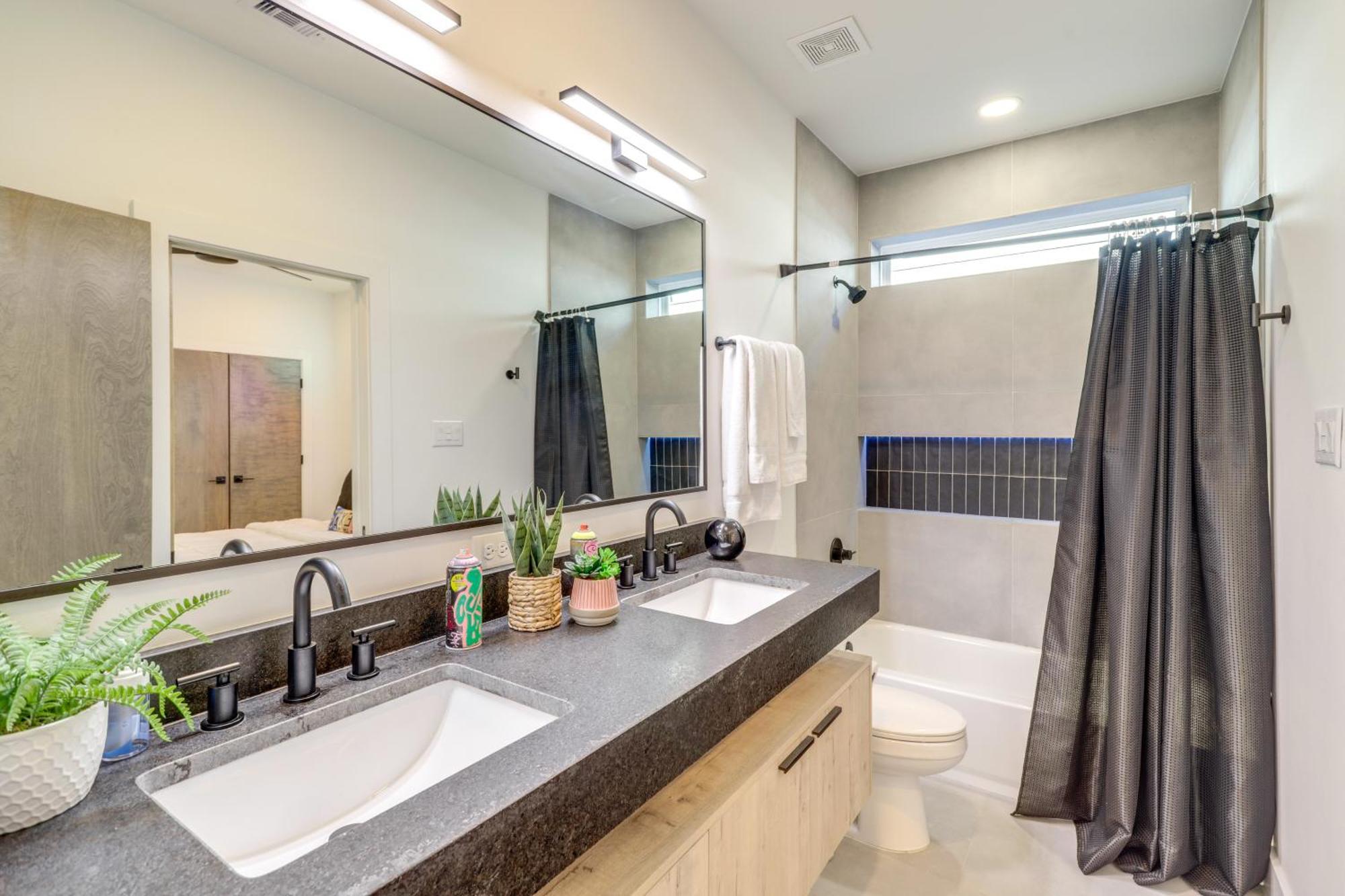3 Mi To Dtwn Modern Townhome With Yard In Houston Exterior photo